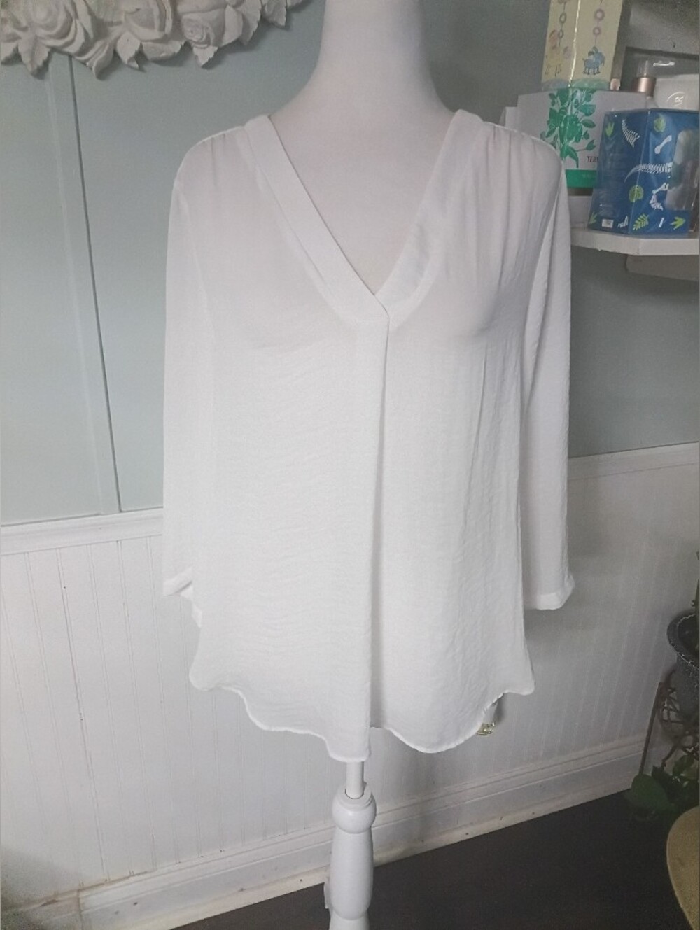 a.n.a White V-Neck Lightweight Tunic Top